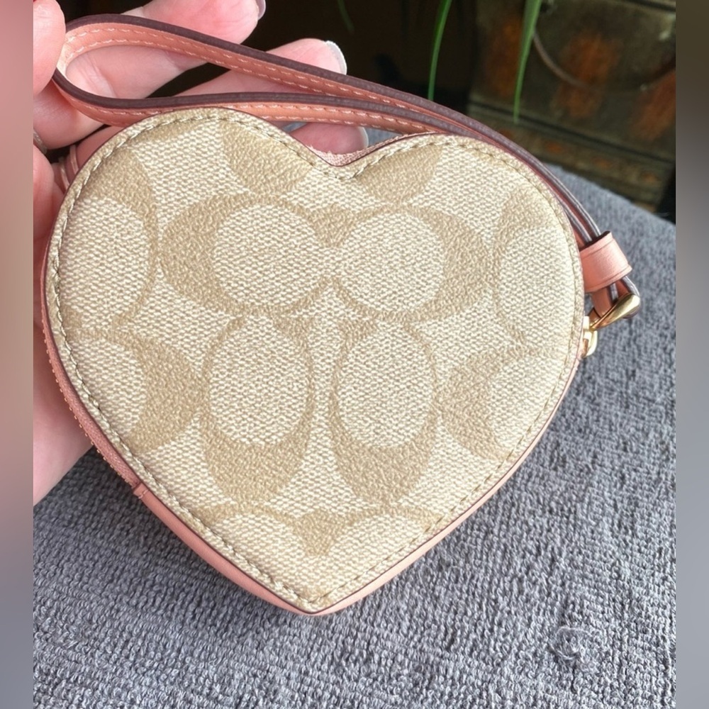 Coach X Observed By Us Heart Wristlet In Signature Canvas! NWT๐ - Picture 10 of 11